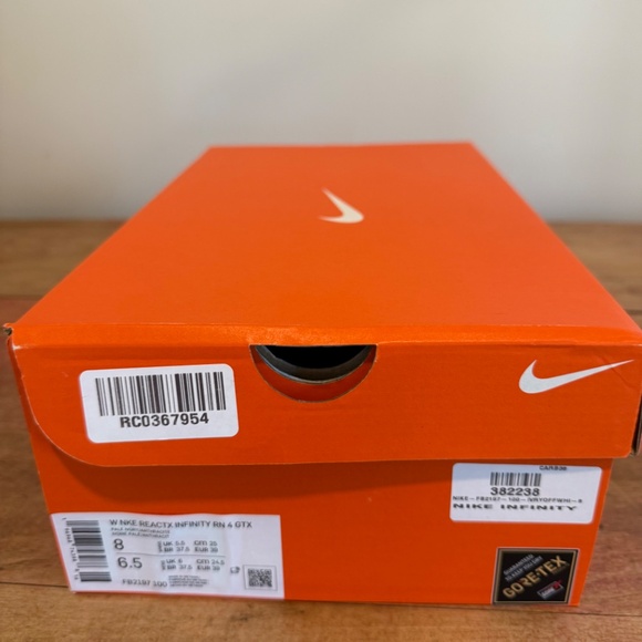 Nike React Infinity Run 4 GTX | Size 8 - Picture 5 of 6